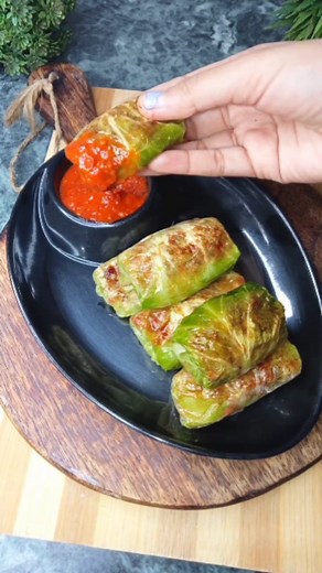 Gunnu on Instagram: "Healthy & Tasty Cabbage Momo🤤🥬 . . . . . #momos #recipe #healtyfood #healthy #momos #recipe #foodfood #foodreel #recipevideo #cabbagerolls #easyrecipe #tastyrecipe #momosrecipe #viralvideos #foodblogger #foodie #snacktime😋 #momoslover❤️ #favorite #food #trendingreels #recipe #trending #viral"