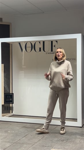 Esther Jimenez Romero on Instagram: "Alquilo photocall VOGUE para eventos !!💝 Llámanos al 699966466 Comparte 🙏🏻 #photocallvogue #eventos #hechoamano #bodas #casasibañez"