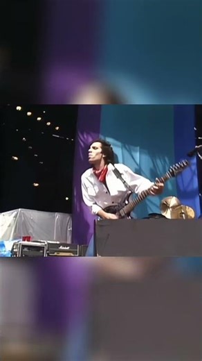 Joe Satriani performas 'Surfing With The Alien' Live at Oakland Coliseum Stadium 1989