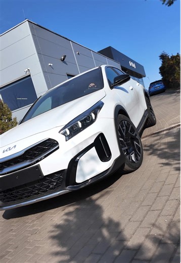 Kia XCEED 1.6 T-GDi 150KM 7DCT Tribute w kolorze Deluxe White 👌😊❤️ #kia #crossover #carphotography #newcar #viral