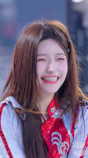 Cheerleader Kim Gahyun, who unconditionally disarms men with her smile. KTWZ Catch Catch