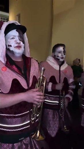 Wenn die Straßen beben…Guggamusik Nachtumzug ‪@ILoveGuggamusik‬#shorts