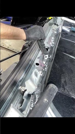 Ford Bronco 2024 remove roof panel #fyp #autobodyrepair #tutorials #ford