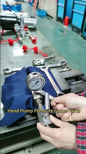 Hand pump pressure gauge assembly