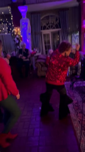 1M views · 4.9K reactions | Having fun with the live band at Southern Momma’s Christmas Party ❤️ | Red Squirrel | Facebook