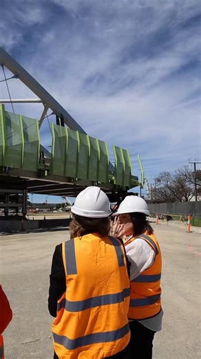 So exciting to see the Arch Span bridge going up at South Road yesterday — the longest single bridge span in the state! Another big milestone on the Tram Grade Separation Project in making travel safer, faster and easier for our community. 🚋✨ | Louise Miller-Frost MP