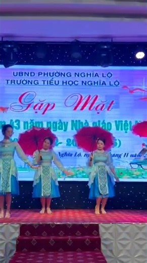 Cõng chữ về bản!Các cô giáo trường mình trình bày!