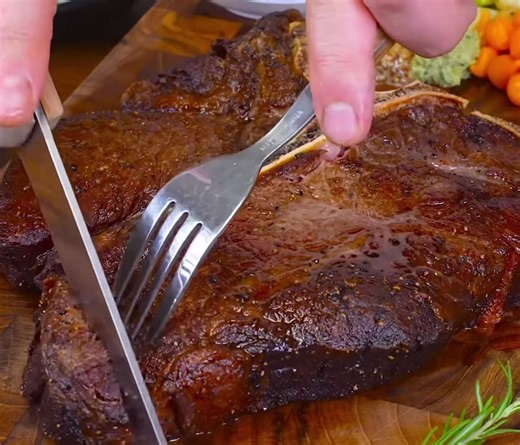 Satisfying ASMR Beef Eating Experience