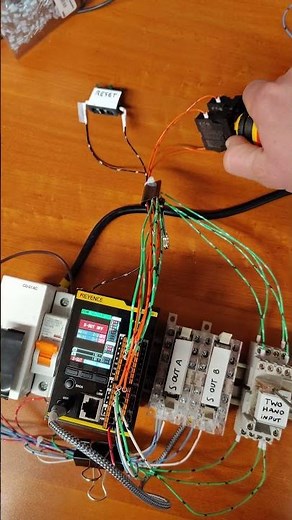 Keyence GC-1000 Safety Controller. EStop + Two Hand input + Reset.