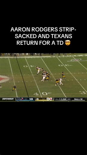 AARON RODGERS STRIP-SACKED AND TEXANS RETURN FOR A TD 🤯 #aaronrodgers #nfl #pittsburghsteelers #houstontexans #fyp