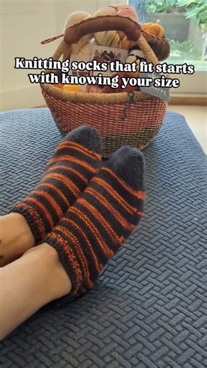 Measure your feet to help you pick the right size to knit. Shoe sizes are based on averages and your feet? They're probably not average. I made a quick guide to walk you through 4 measurements that will help you select the right size of any pattern you want to knit. Comment "send me the guide" and I'll message you with a link. Sock pattern: DK Goldbrick Yarn: @thefrostedstitch #thingsbethmakes #knittingtips #sockknitting #dkgoldbricksocks #thefrostedstitch | things.beth.makes