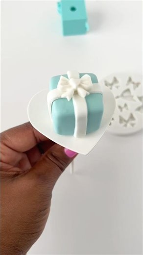 Tiffany Blue Box Cake Pop | My Little Cakepop