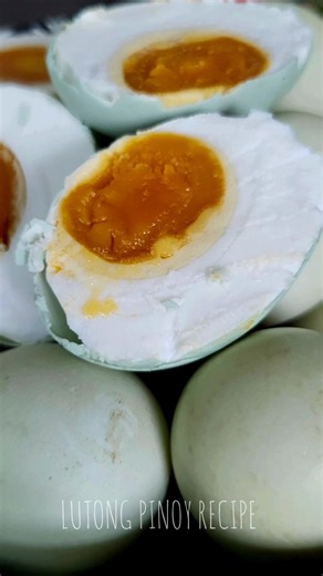 Nagmamantikang itlog na maalat. Napakadaling gawin! ##itlognamaalat #saltedegg #eggs #lutongpinoyrecipe #reelsvideoシ #reelschallenge | Lutong Pinoy Recipe