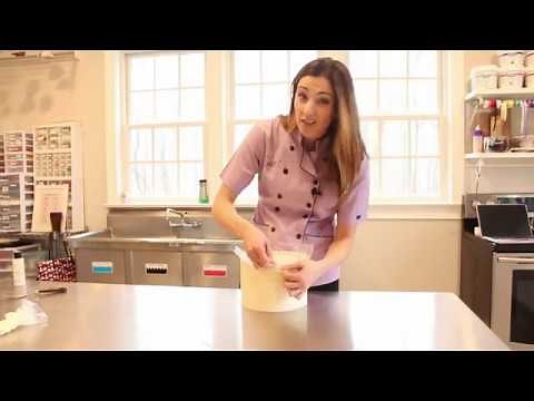 How to Perfectly Prep your Cakes with Acrylic Discs - The Press n' Seal Method