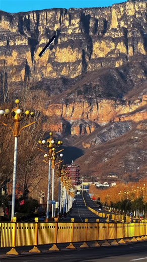 Jasvant Singh on Instagram: "If one day you find your emotions beyond words, then come and visit Linzhou, this small county town. #LinzhouMountainCity #TaihangMountains"