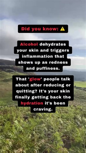 Alcohol doesn’t just dehydrate your body it shows up on your face. 👀💧 The puffiness, redness, and dull tone aren’t random they’re your skin’s SOS. When you step back from drinking, your body finally gets to restore hydration, repair cells, and bring back that natural, healthy glow 🌿✨ Your skin doesn’t lie it reflects what’s happening inside. Have you noticed a difference since cutting back? 🙋‍♀️ PS: If you're a busy exec or business owner between 35–55 and alcohol has been a natural part of 
