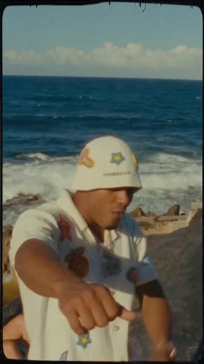 YK IT’S LOVE 🫶🏾 OUT NOW!!! JUNTO A UNO DE MIS FAVORITOS DE LA NUEVA ESCUELA ☂️🇩🇴🇵🇷