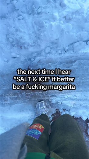 And preferably in 90 degree weather 🥶 #freezing #snow #snowfall #winter #philly