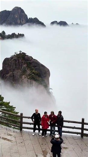 Huangshan's Enchanted Clouds: A Rainy Day Revelation! CloudSea Huangshan