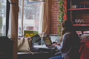 33 cursos gratis a los que te puedes apuntar en mayo para aprender una nueva habilidad sin tener que pagar nada