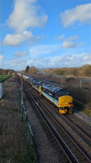LSL Statesman charter with 37 401/409 and 47 810 (D1924) Appleby to Leicester at Badger Bridge