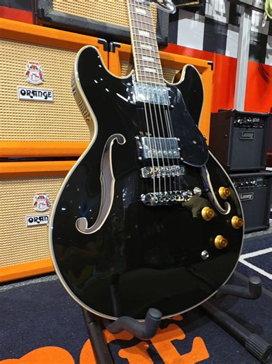 Aria Pro II TA-200 BK Semi-Acoustic Type Electric Guitar Black at Davis Guitar Music Centre Singapore ♥️ Davis Guitar Music Centre has been the official distributor of Aria Guitars in Singapore since the 1990s. Established in 1989, Davis Guitar played a pivotal role in introducing Aria instruments to the Singaporean market. 📍 Address: 3 Coleman Street B1-40/41 Peninsula Shopping Complex Singapore 179804 🔥 Orange Amplifier Orianthi Signature Limited Edition White Crush 20RT available at Davis G