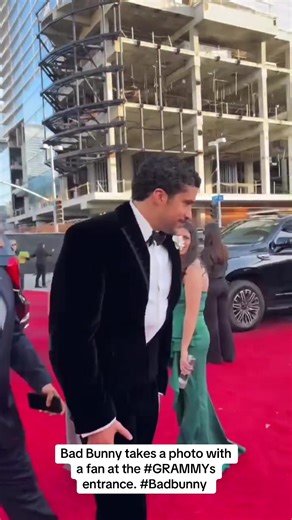 Bad Bunny takes a photo with a fan at the #GRAMMYs entrance. #Badbunny #badbunnypr #dtmf #puertorico