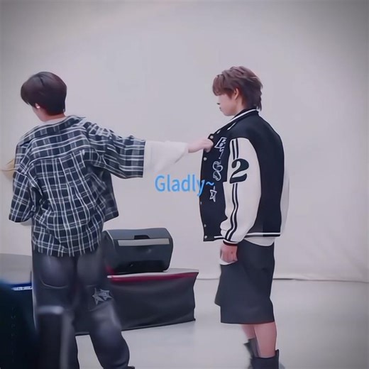 Just Qin showing his Power bottom poweress 😆 #duangqin #duangwithyou #teeteepor #porteetee