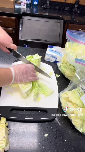 I live handy dandy useful ideas! Freeze cabbage for later use. #fyp #foryoupage #riverboatcooks #easyliving #usefulideas #handydandy #cabbage