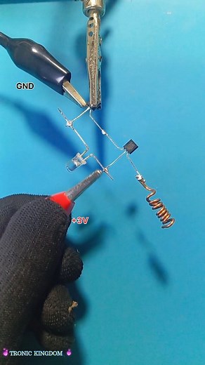 This Simple Circuit Detects AC Lines Without Touching ! 🔥 #fblifestyle #ElectronicsDIY #CircuitProjects #TechHacks #ACDetector #ElectronicsEngineering #TransistorProjects #DIYElectronics | Tronic kingdom