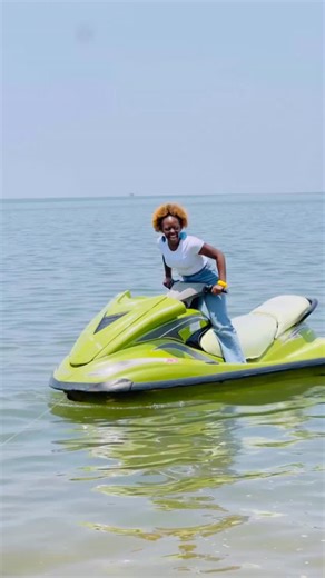 Iki ni ikimoto natwaye i Gisenyi mu mazi💃🏾 #traveling #travel #lakekivu #ukonageze | Sol Solange