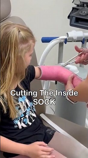 Brave Little Girl Gets Her Cast Removed 💕 Sweet Recovery Moment!" 💕 Brave Little One!"
