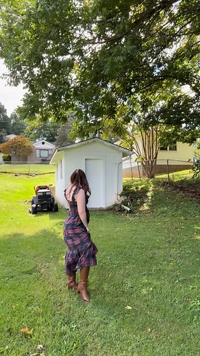 Thanksgiving Dinner can’t come soon enough when you’re wearing this classic tartan plaid maxi! Stretchy and cozy, perfect for the best all-you-can-eat day! | The Classy Homestead