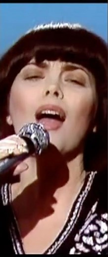 Mireille Mathieu – Une Femme Amoureuse | Beautiful French Love Song (Vintage Chanson Classic)