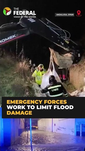 Storm Leonardo floods southern Spain, thousands evacuated | #shorts