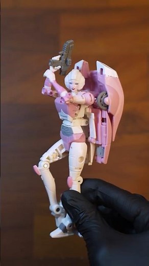 Studio Series 86 - Arcee (Unboxing & Transformation).