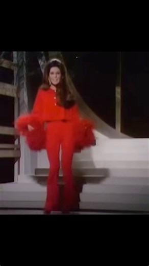 Bet ya didn’t know that Bobbie Gentry sang the song “Fancy” first back in 1969. This clip is from 1970. | Brady Seals