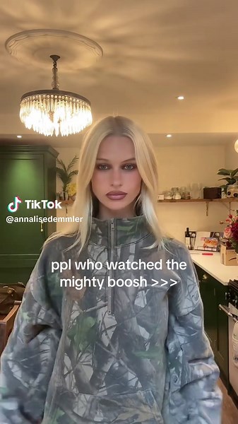 The Midnight Barber: A Unique Haircut Experience