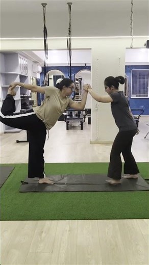 acro yoga poses 😱🧘