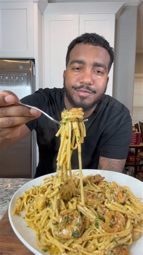 Renzo on Instagram: "Creamy Shrimp Scampi 🍤 Welcome to part one of the pasta series where I’ll be showing you how to make some of my favorite pasta dishes! Shrimp scampi is easy, flavorful, and always a hit! If you’re looking for a quick meal this is the way to go. Enjoy! Full Ingredient list: 1 lb jumbo shrimp 12 oz linguine pasta 1/4-1/2 cup heavy cream 1/4-1/2 cup pasta water 1/4-1/2 cup grated Parmesan cheese 1/4-1/2 cup white wine 1/4 stick butter 3 large garlic cloves minced 1 lemon juice