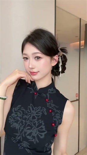 Master a New Chinese Hairstyle in Just 10 Seconds