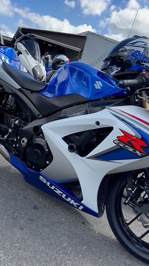 24K views · 986 reactions | #Team #gsxr1000 @palacalleenmotora #motorcycles #wheelie #motorbike #riderich #anime #dubai #gopro #instamotorcycle #motorcycle #Palacalleenmotora #Motora #costume #Biker #orlando #orlandoflorida #puertorico #motorcycle_mafia #Kawasaki #Yamaha #Honda #BMW #Aprilia #Hayabusa #Ktm #costumer #speed #sportbikelife #sportbikeraddicts #BikerGirls #BikerLife #bikersoftiktok | Pa la Calle en Motora | Facebook
