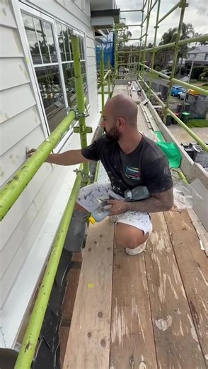✅ What you need to look out for in your prep on new cladding boards. Through installation on scaffolds high up and long boards, these minor imperfections need to be addressed before painting to get a flawless finish 🤝 More videos to come to go through preparation on these James Hardie cladding boards (but can be for most cladding boards). #cladding #painting #paintingprocess #paintingprogress #paintingprocessvideo #housepainting #renovation #painter #paintersoftiktok #painterofthenight #paintin