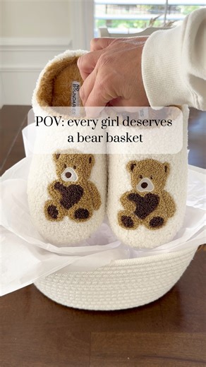 This is your sign to make a Bear Basket. 🧸🧺 You can add a few seasonal items for fall and call it a Boo Basket or a few Wintery things and call it a Burr basket. So cute! Comment BEAR for the links. #boobasket #falltime #boobasket #falldecor #spookyseason #girlsnightin #falltraditions #cozyaesthetic | Simply Staged and Styled