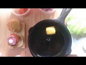 Miniature burger, real cooking, real sound, cooking with 1950’s Little Chef kids oven