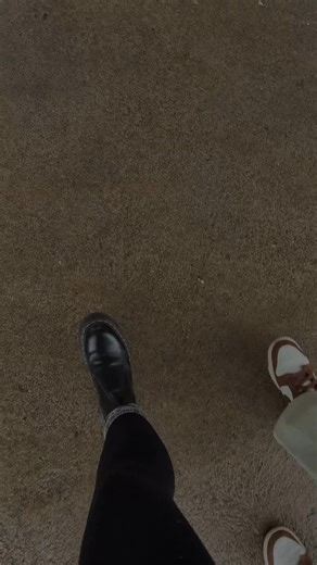 Jessica Bellanti Salon on Instagram: "🎄The JBS Holiday Luxe Giveaway🎄 DAY 4: The gift of glam 💋 Two ways to indulge, two lucky winners… 🤍 ✨ Gloss: Add instant shine, refresh your color, and elevate your hair to mirror-like perfection. ✨ Deep Conditioning Treatment: Nourish, strengthen, and hydrate your strands for the ultimate silky, luxurious feel. To enter: Both besties must follow @JessicaBellantiSalon—comment your glam pick and tag them for a chance to win: two winners, one gloss, one de