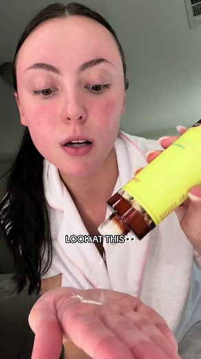 A cleansing POWDER? 🍚🍍 If you have senditivenskin and want a gentle exfoliation, try the Pineapple Exfoliating Powder ($16)! ✨ #skincare #enzyme #bromelain #pineapple #cleanser #exfoliate #goodmolecules
