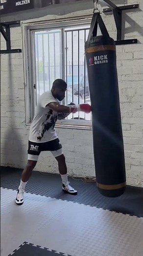 Mayweather Hand Target Training #Boxing #Fighting #Training