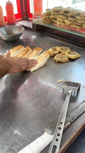 4.1K views · 83K reactions | Burger #burgers #burger #food #foodie #foodporn #fries #burgerporn #burgertime #instafood #burgerlover #pizza #foodstagram #cheeseburger #foodphotography #burgerlovers #delicious #foodlover #fastfood #burgerlove #wings #beer #hamburger #yummy #foodies #foodblogger #restaurant #lunch #dinner #delivery #cheese | Foodie Scenz | Facebook