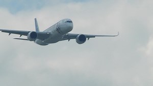 Listen to Airbus test pilots describe how they performed air displays with the A380 and A350 at the Farnborough Airshow 2014. | PlanesTV.com